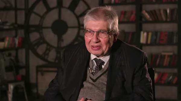 Кирилл Разлогов