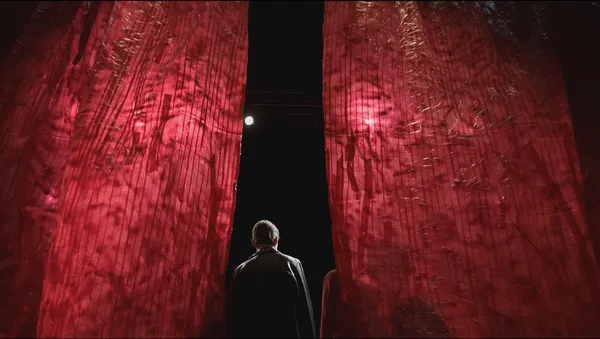 Шум за сценой