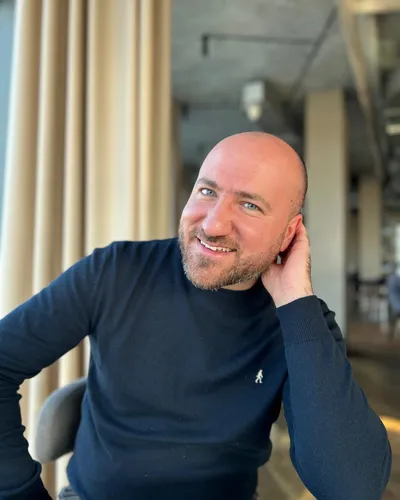 АНДРЕЙ АПОСТОЛОВ