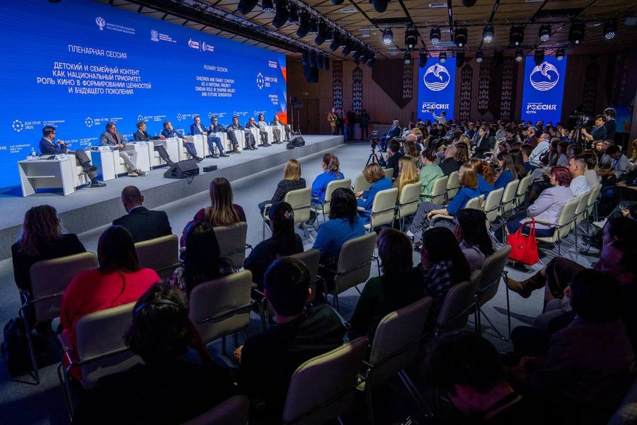 На пленарной сессии деловой программы фестиваля «Дух огня» обсудили детский и семейный контент как национальный приоритет